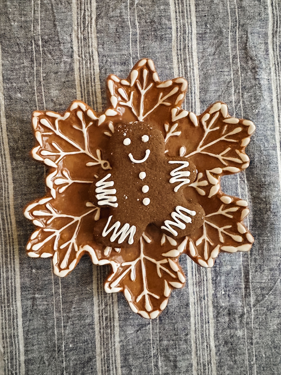 A Simple Christmas and Winter Table in Our Dining Nook