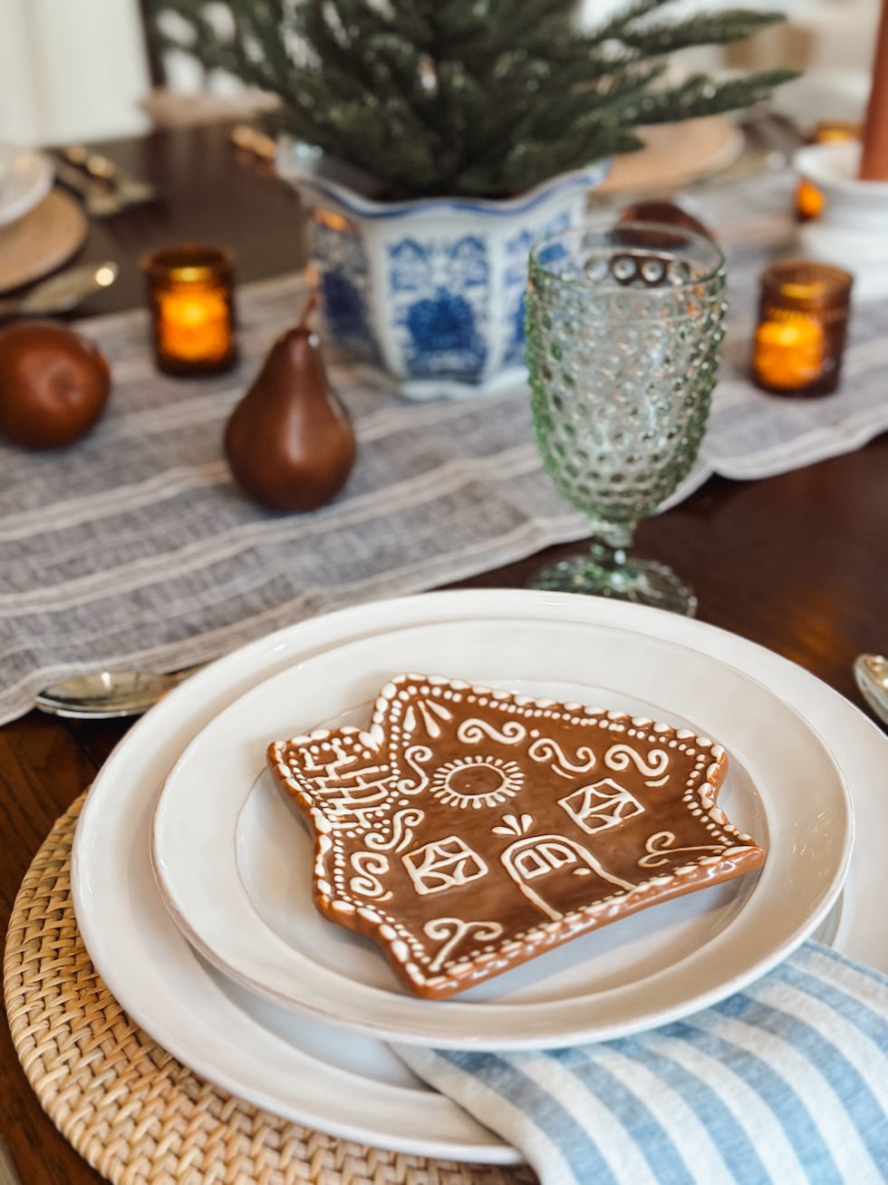 A Simple Christmas and Winter Table in Our Dining Nook