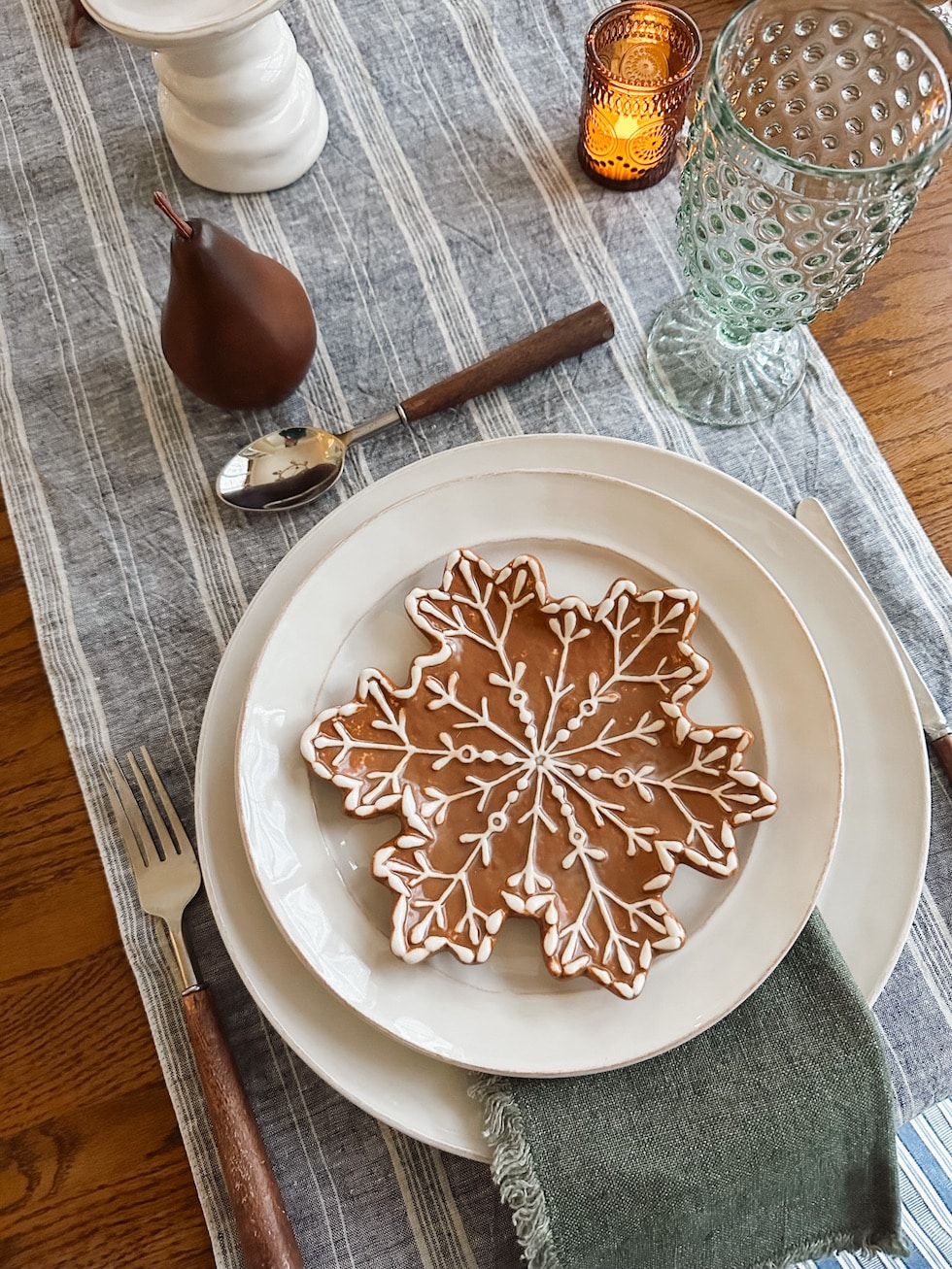A Simple Christmas and Winter Table in Our Dining Nook