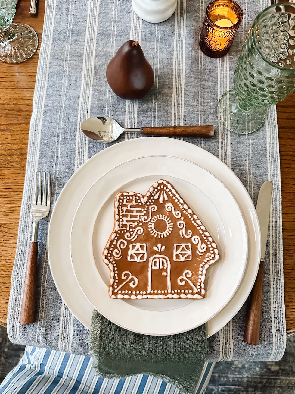 A Simple Christmas and Winter Table in Our Dining Nook