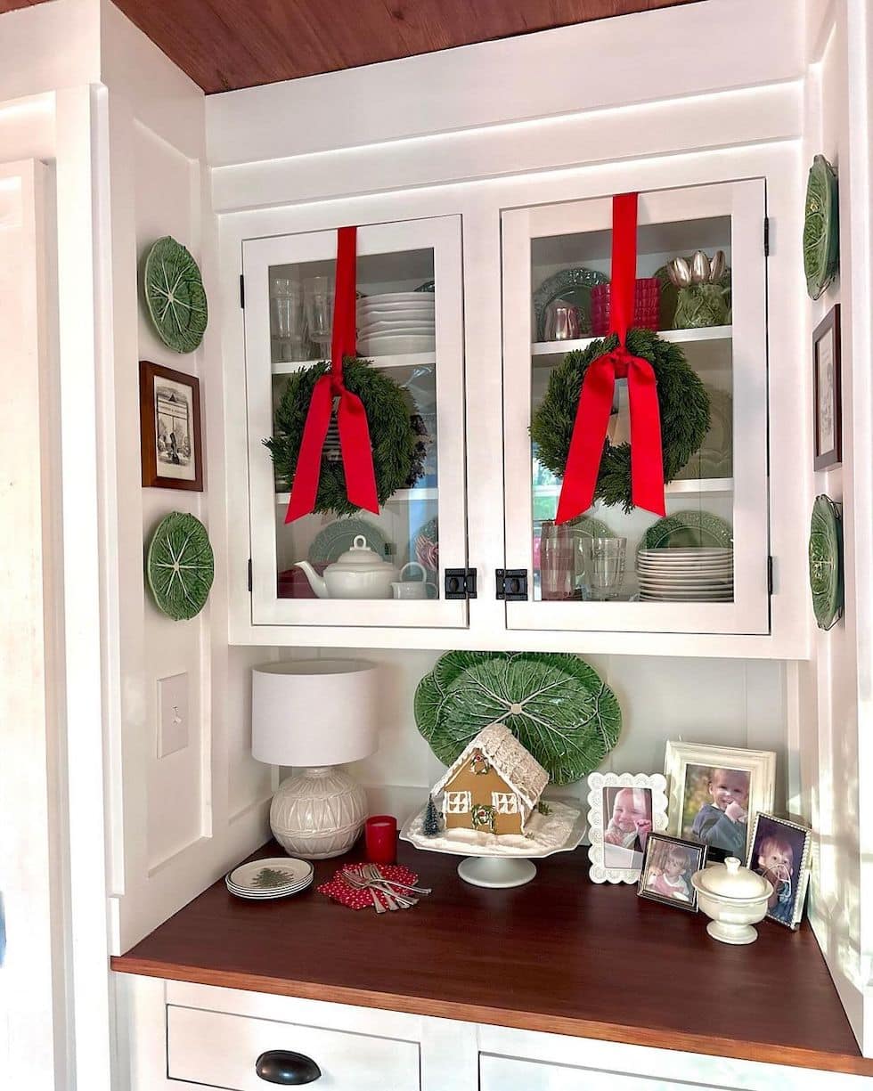 Lovely Christmas Decor Inspiration: Sunday Strolls & Scrolls