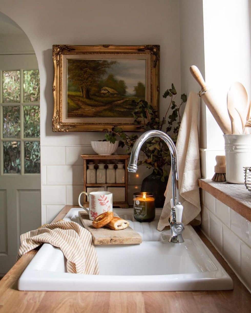 5 Charming Kitchen Sinks: Sunday Strolls & Scrolls