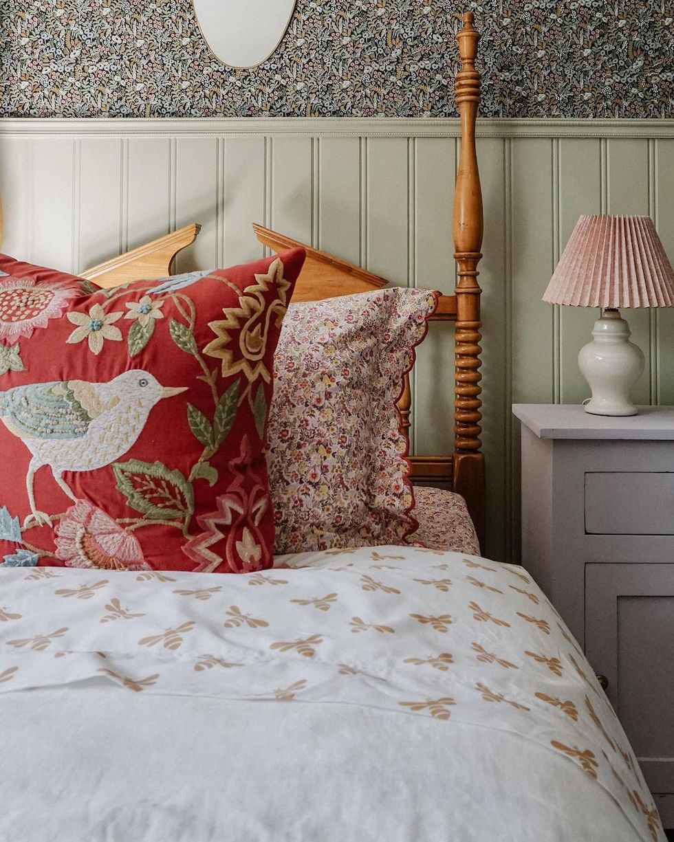 5 Pretty Rooms Decorated with Green: Sunday Strolls & Scrolls