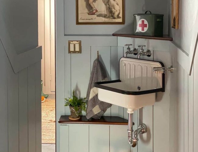 Bathroom Design Inspiration: 5 Pretty Bathrooms (Sunday Strolls & Scrolls)