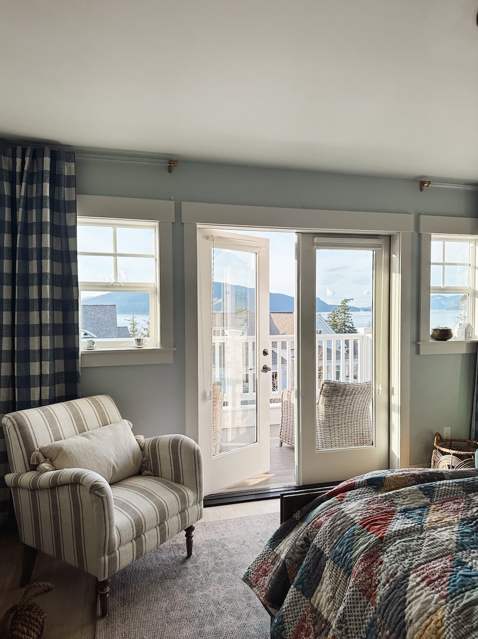 Spring Bedroom: Coastal Grandma Style