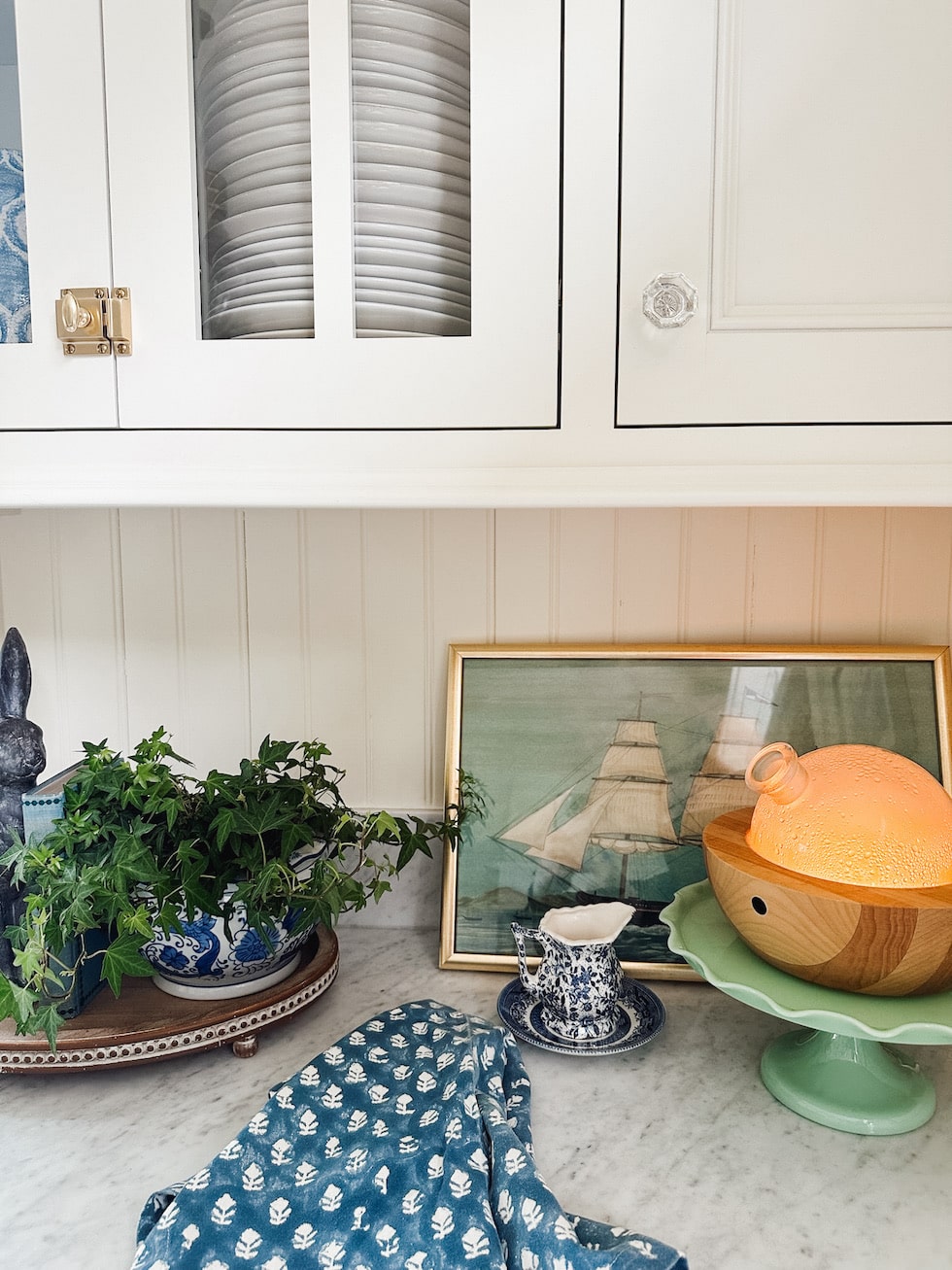 How to Create Your Own Signature Seasonal Scents with Essential Oils