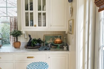 How to Create Your Own Signature Seasonal Scents with Essential Oils