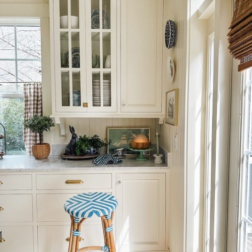 How to Create Your Own Signature Seasonal Scents with Essential Oils